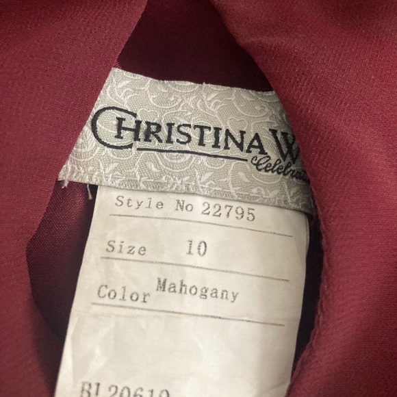 Lovely burgundy dress. Can be worn as a formal dress or bridesmaid dress. - Picture 2 of 4